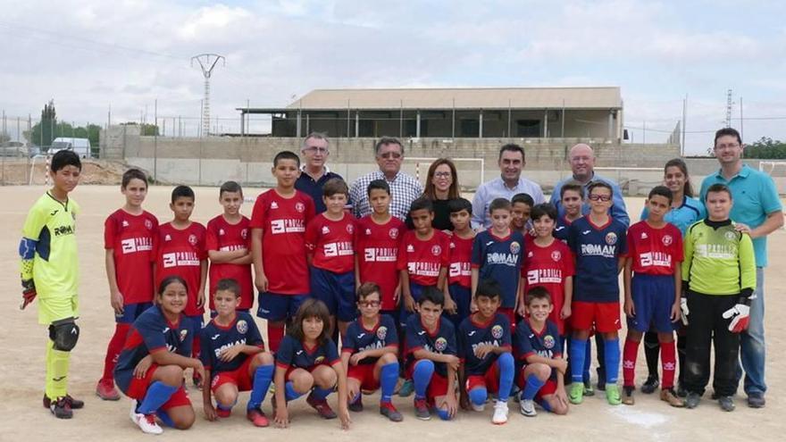 La alcaldesa junto a los equipos La Soledad y El Albujón.