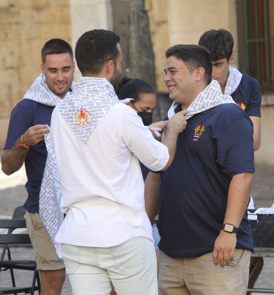 Fiestas de Sagunt. Pregón De Vicente Vayá y puesta del pañuelo de las peñas.