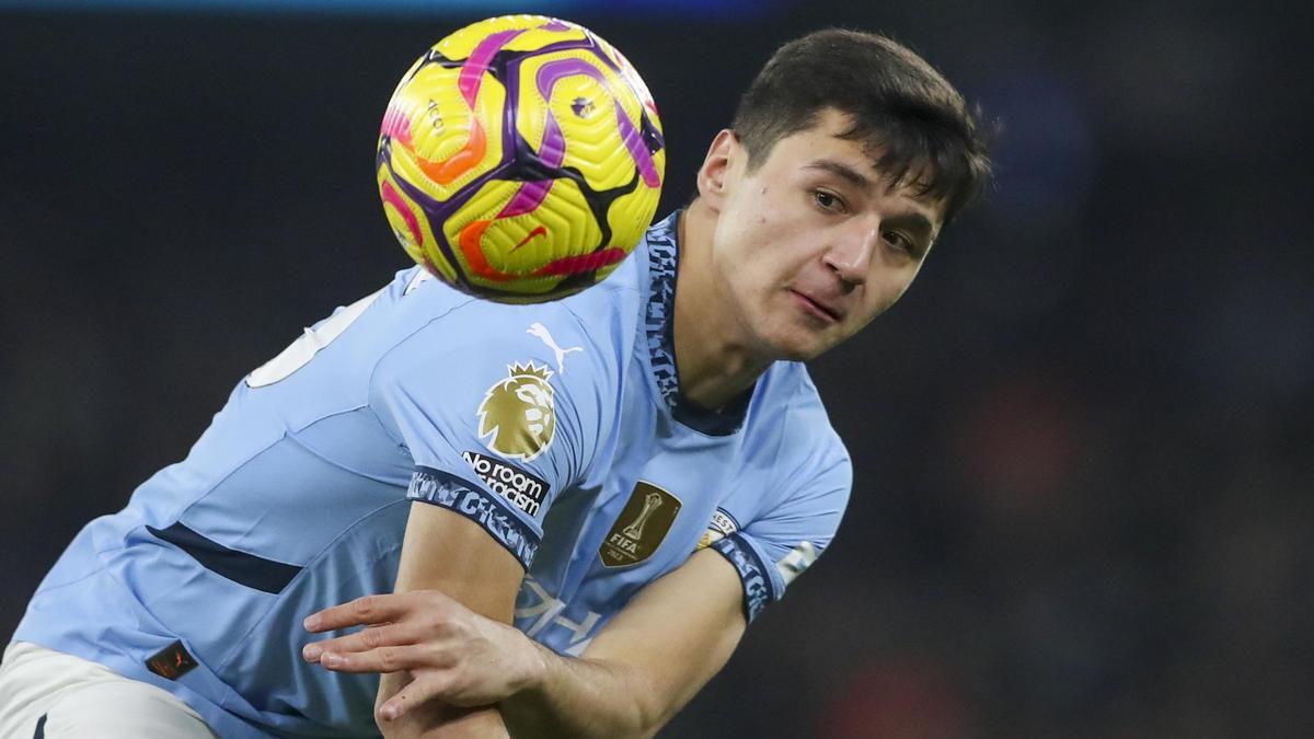 Guardiola se lo toma con humor: "Tengo que aprender ruso para comunicarme con Khusanov"