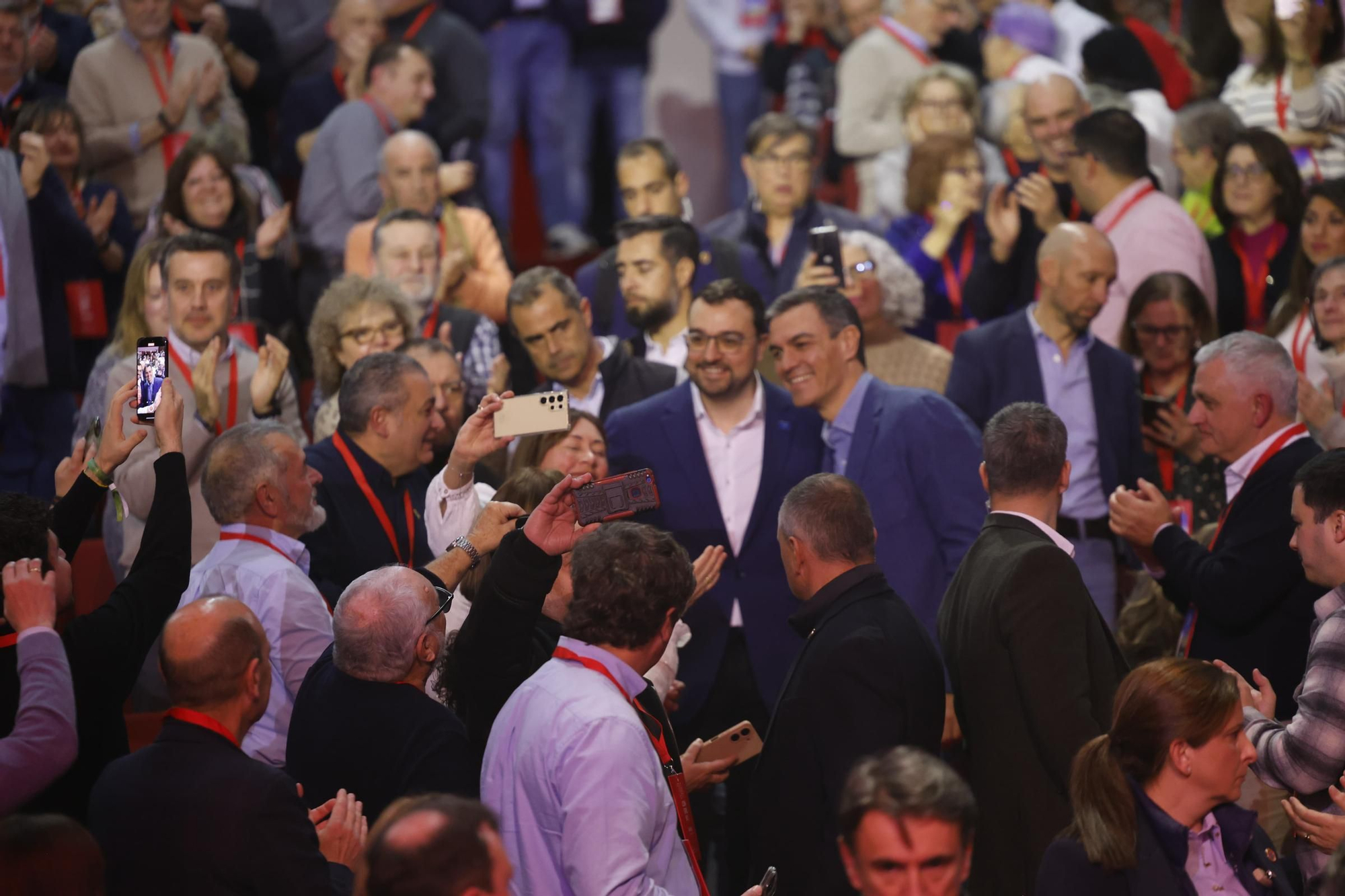 EN IMÁGENES: Pedro Sánchez y Adrián Barbón abren el congreso del PSOE asturiano