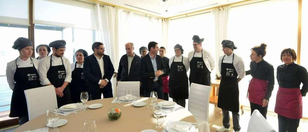 Una actividad realizada en las instalaciones de la escuela comarcal de hostelería, en Sanxenxo. // G. Santos