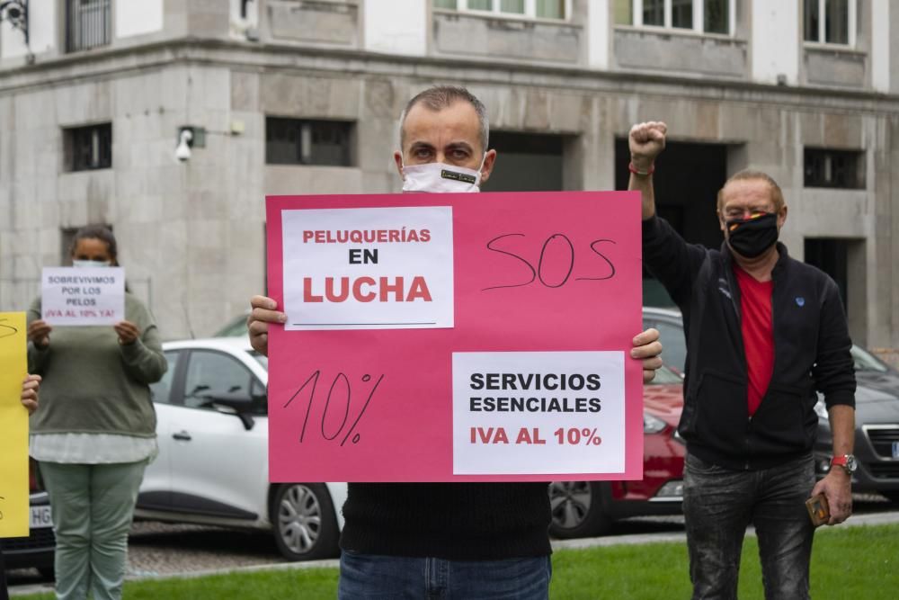 Concentración de peluqueros en Oviedo