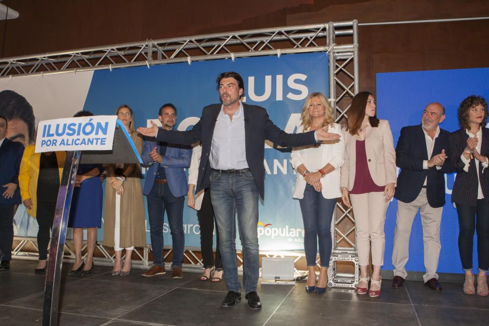 Reúne a más de 500 personas en la presentación de su candidatura.