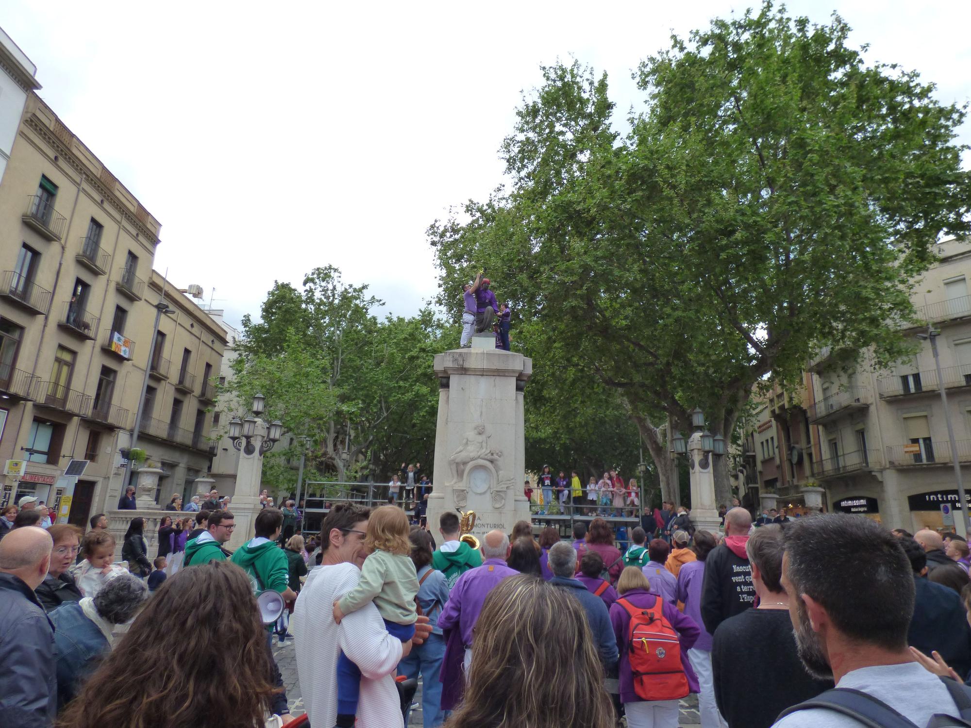 Els castellers de Figueres vesteixen la Monturiola