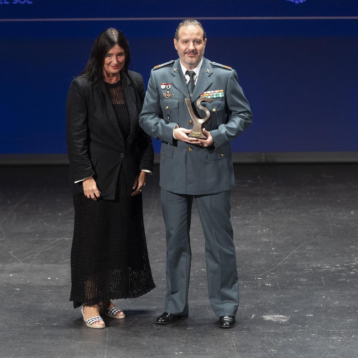 Los galardonados de los I Premios Valor y Servicio recogen sus distinciones: Investigación más relevante Los galardonados de los I Premios Valor y Servicio recogen sus distinciones: Investigación más relevante