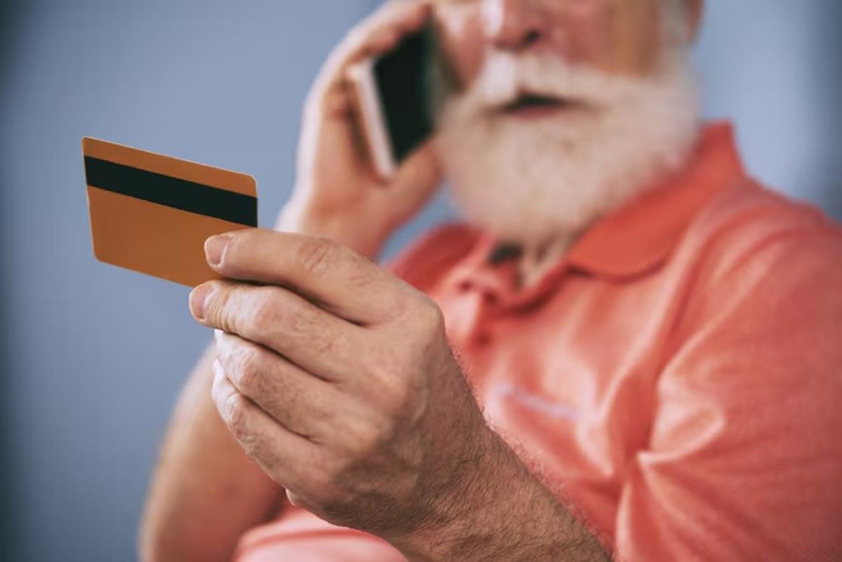 Entre los principales riesgos se encuentran las estafas telefónicas y bancarias