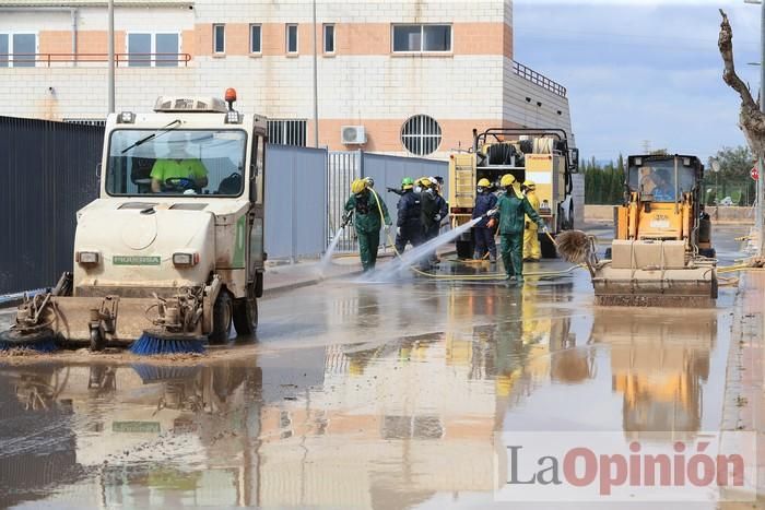 Limpian Los Alcázares tras las fuertes lluvias de los últimos días