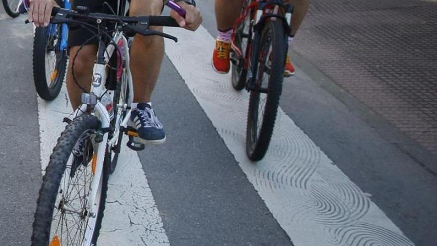 Un ciclista herido tras un roce de ruedas con otra bicicleta en Zaragoza