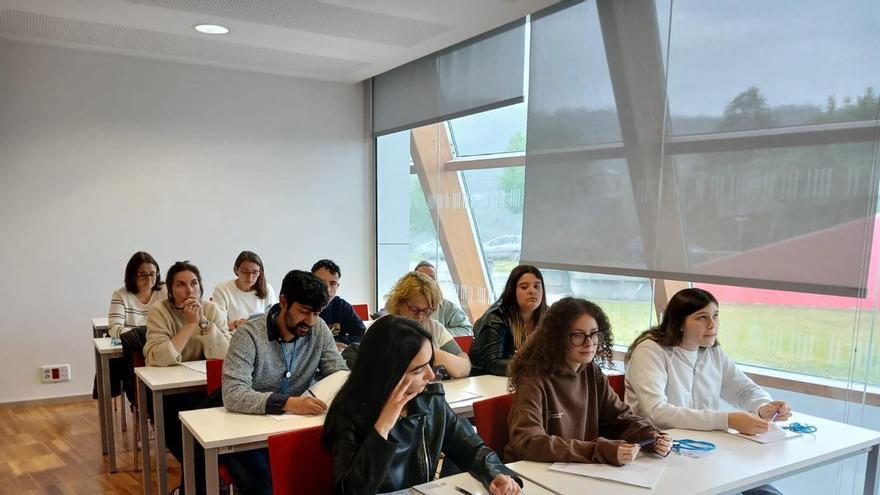Cuando cada segundo cuenta: alumnos del Galileo Galilei aprenden en el HUCA a salvar vidas