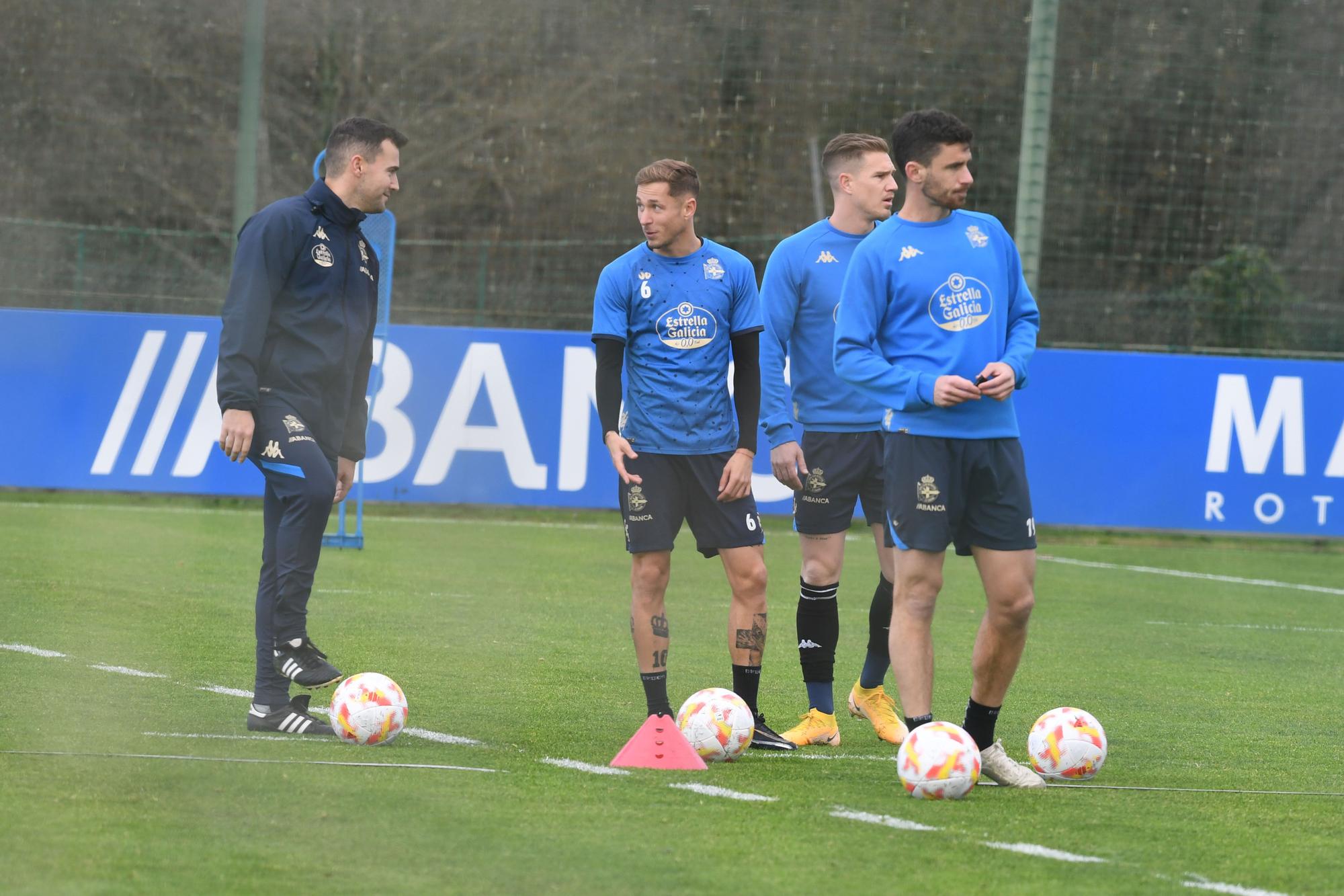 Lucas Pérez, nada menos que uno más en el entrenamiento del Dépor en Abegondo