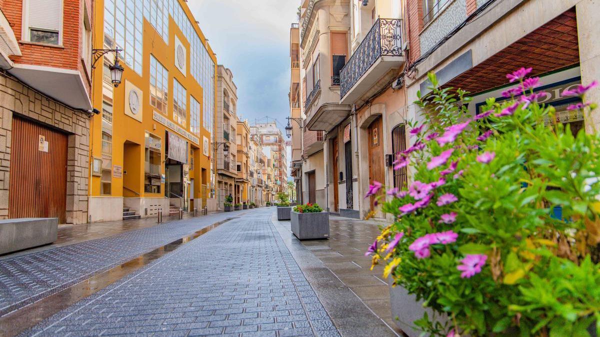 Una de las calles de Cullera completamente vacía.