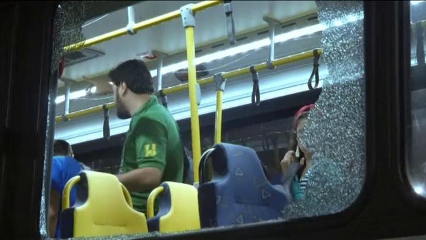 Ataque a un autobús de prensa en Río de Janeiro