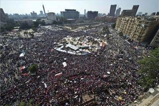 Miles de egipcios reclaman en la plaza de Tahrir la dimisión del presidente Mursi