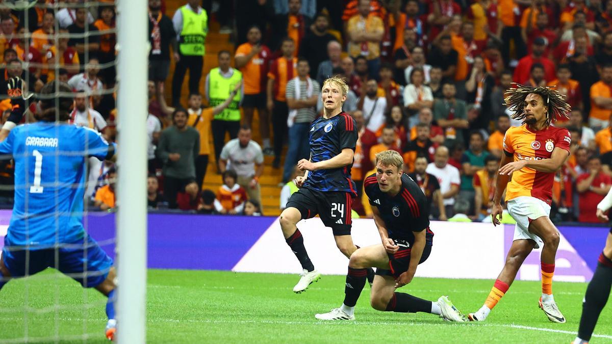 Galatasaray - Copenhague | El gol de Sacha Boey