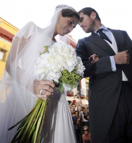 El extorero Francisco Rivera y la abogada Lourdes Montes han contraído matrimonio eclesiástico hoy en el barrio sevillano de Triana, en una ceremonia que ha tenido lugar en la Capilla de Los Marineros, sede de la Hermandad de la Esperanza de Triana,