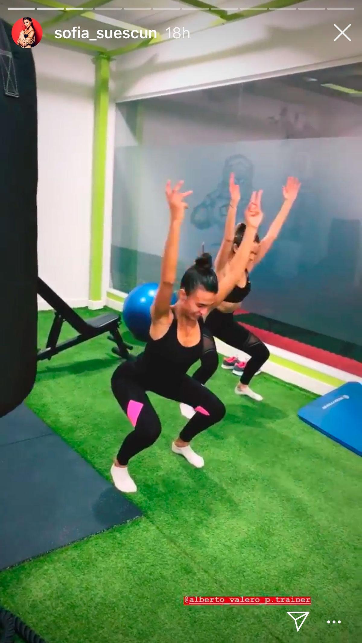 Sentadillas con brazos hacia arriba