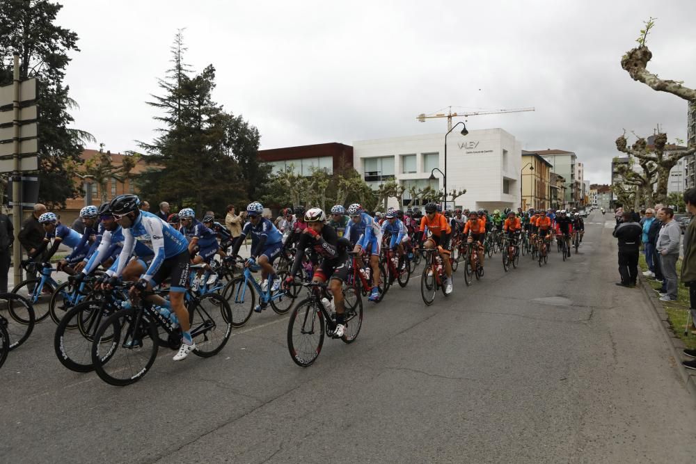 Segunda etapa de la Vuelta a Asturias entre Ribera de Arriba y el Alto del Acebo.