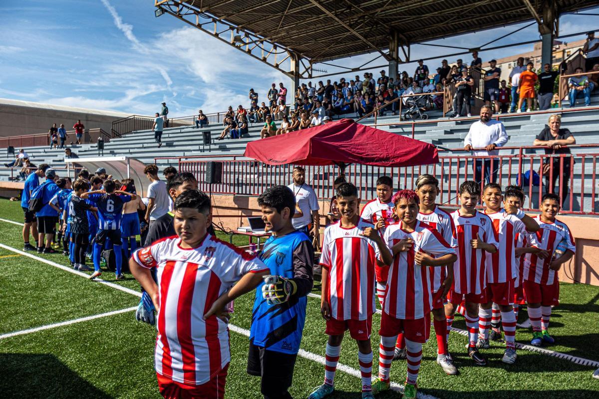 La Mina celebra su primera Champions infantil