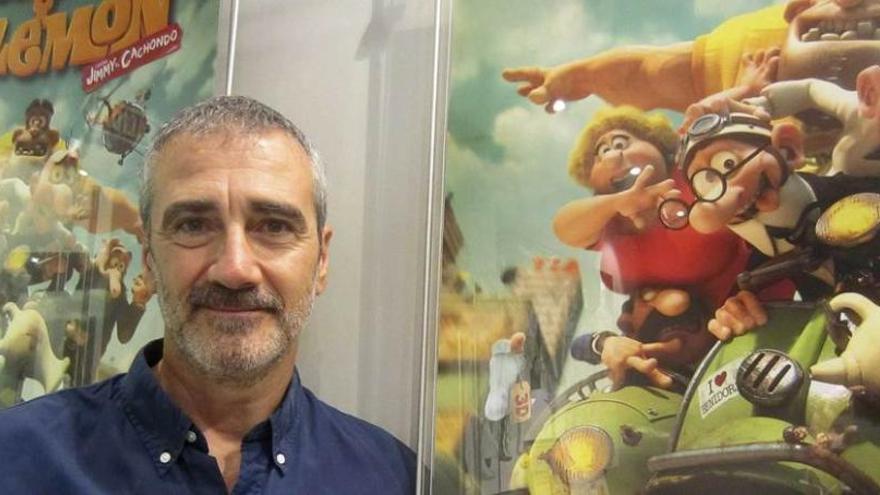 Javier Fresser y el cartel del filme.