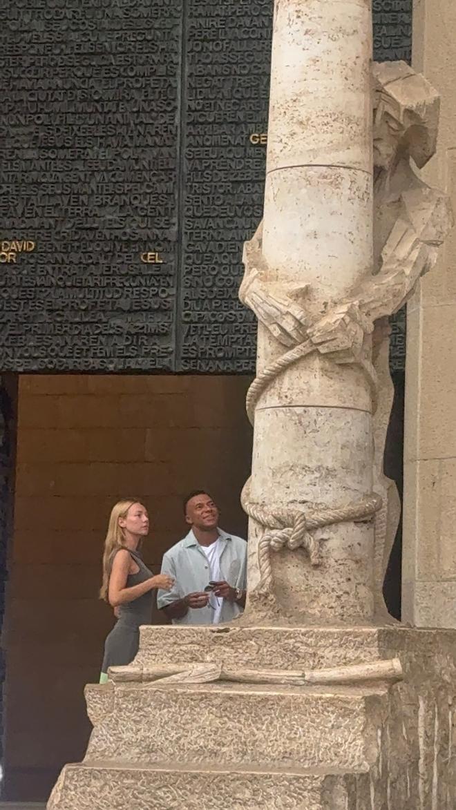 Mbappé y Ester Expósito, pillados en una escapada romántica en Barcelona
