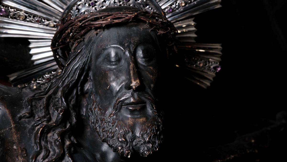La imagen del Santo Cristo de Lepanto, antes de la restauración