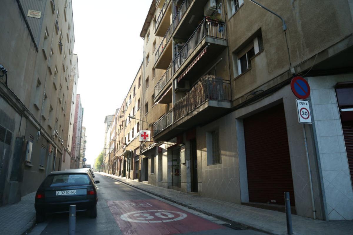 Bloc de pisos del carrer Floridablanca de Mataró, al barri del Palau, on últimament han tingut lloc diverses baralles entre veïns arran de l’ocupació d’alguns dels seus pisos per part de grups organitzats.