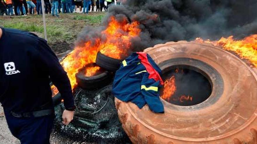 Los estudiantes se suman a los trabajadores de San Cibrao &quot;por el futuro&quot; de A Mariña