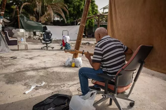 Desalojo de los acampados en la playa del Parque Marítimo