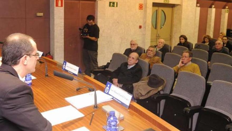 Xosé Manuel Carril, durante la conferencia pronunciada sobre el municipalismo. / juan varela