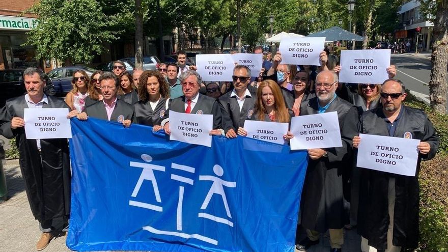 Los abogados se manifiestan para reclamar un turno de oficio «digno»
