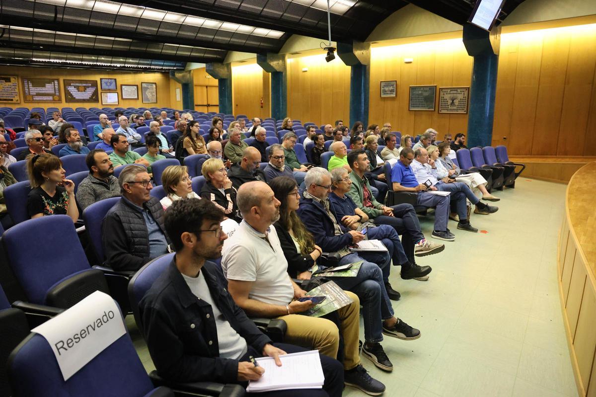 Asitentes a la jornada, en el edificio de Ciencias Experimentales del campus.