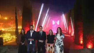 Las autoridades de Córdoba cortan la cinta de 'Navegantes', el nuevo espectáculo del Alcázar de los Reyes Cristianos