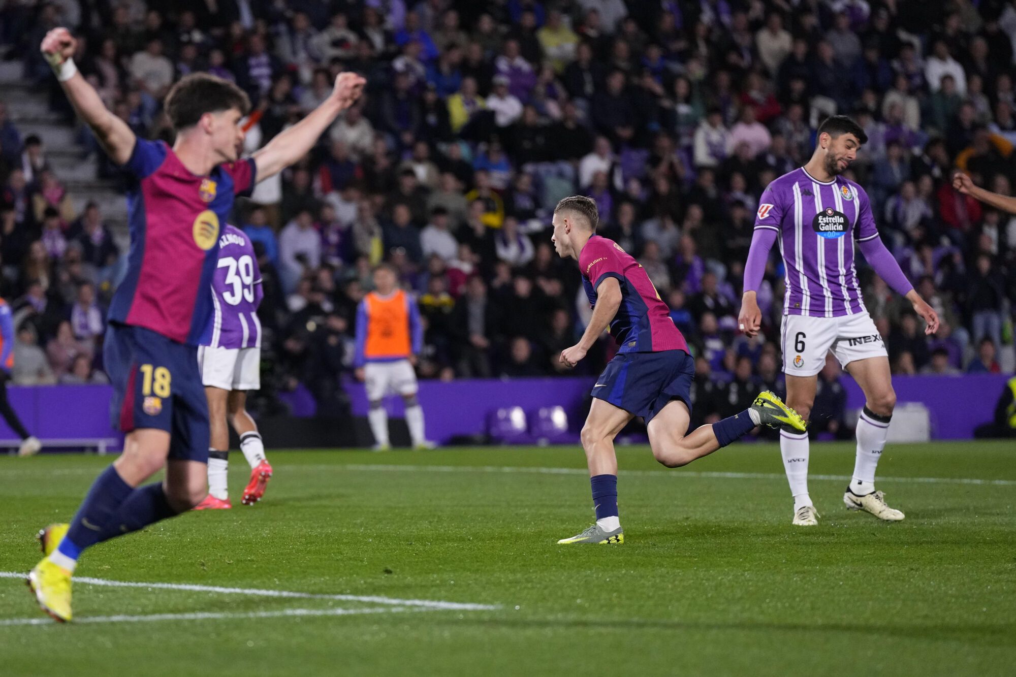 Barcelona's Fermin Lopez, centre, celebrates after scoring his side's second goal during the Spanish La Liga soccer match between Valladolid and FC Barcelona at the Jose Zorrilla stadium in Valladolid, Spain, Saturday, May 3, 2025. (AP Photo/Manu Fernandez). EDITORIAL USE ONLY/ONLY ITALY AND SPAIN