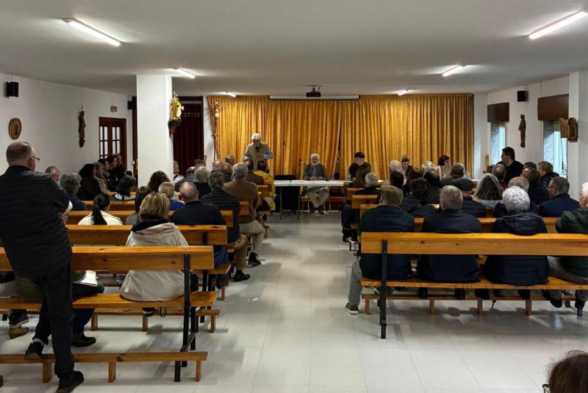 Una de las reuniones vecinales de afectados de Mallou