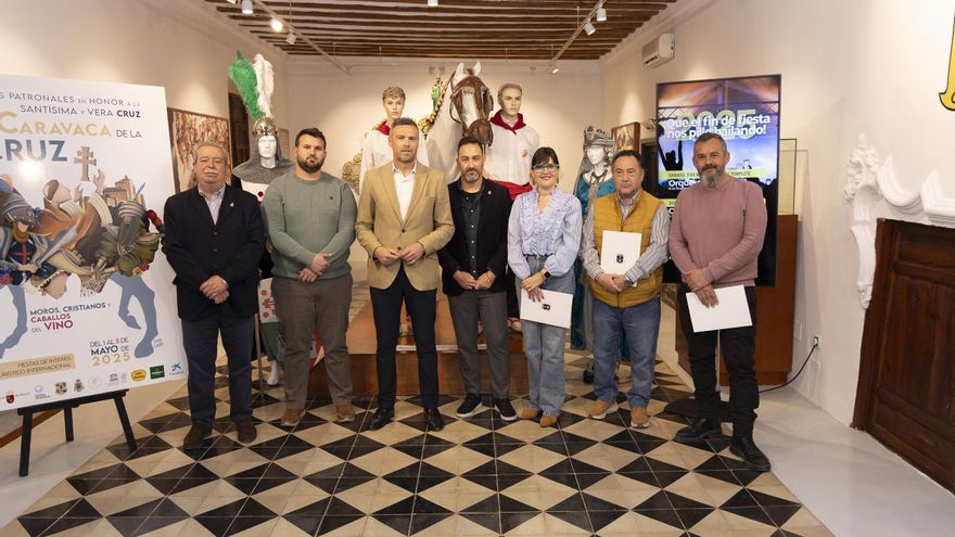 El Ayuntamiento de Caravaca entrega a Comisión de Festejos y a los bandos las ayudas municipales para el desarrollo de las fiestas