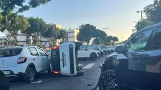 Vuelca un coche en la avenida de Sant Jordi de Ibiza