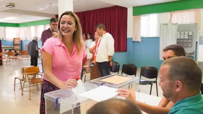 Candidatos del PSOE, CC y PP de Lanzarote al Congreso y el Senado votando en las elecciones generales del 23J