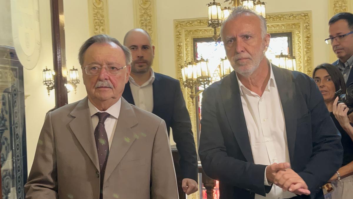 Crisis migratoria | La Guardia Civil de Ceuta, por su parte, se reforzó con tres pelotones de la Agrupación de Reserva y Seguridad, integrados por 60 efectivos. La Unidad de Seguridad Ciudadana se amplió con 30 guardias más llegados desde Andalucía. Además, se enviaron dos grupos de buceadores con ocho efectivos y el Grupo Especial de Actividades Subacuáticas (GEAS) de Andalucía. Por último, a las embarcaciones del Servicio Marítimo de Ceuta se unieron dos embarcaciones medias, cuatro zódiacs y el buque Duque de Ahumada, con 12 guardias civiles.