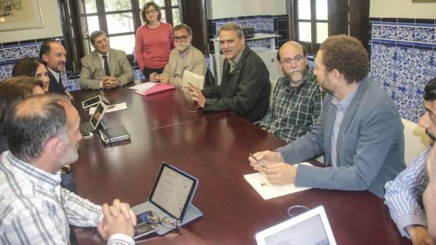 Un momento de la reunión en el campus de Desamparados, en Orihuela.