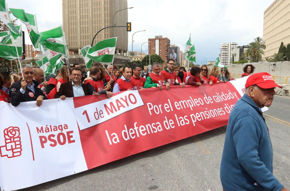 Miles de personas participan en la marcha convocada por los sindicatos para este martes, Día Internacional del Trabajo