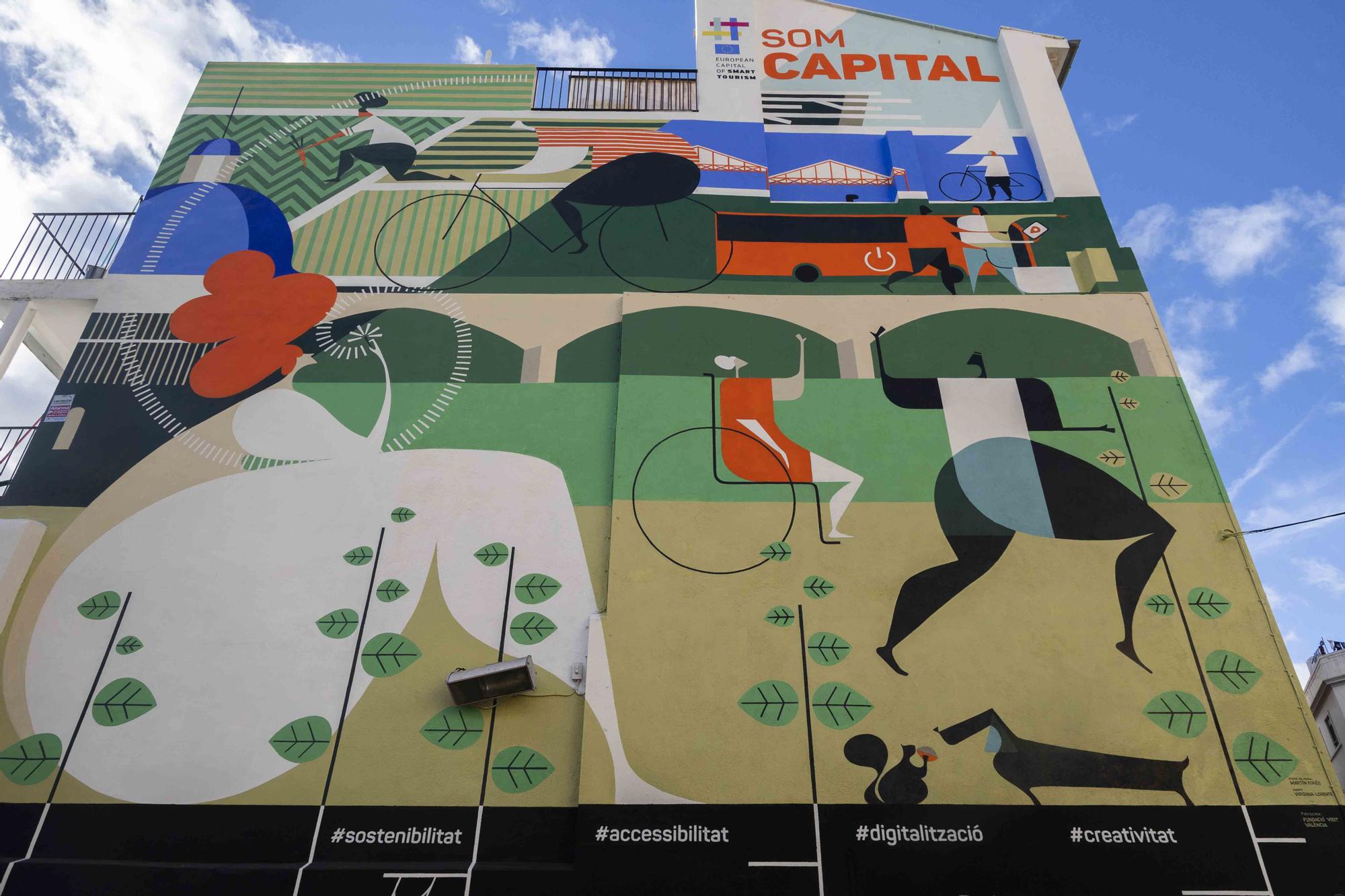 Así es el nuevo mural sobre València en la plaza Mossèn Sorell