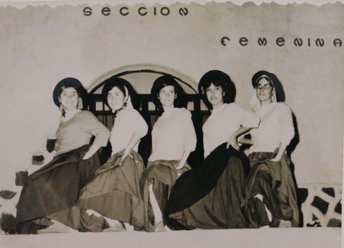 Imagen tomada en el local social de la Sección Femenina en 1965.