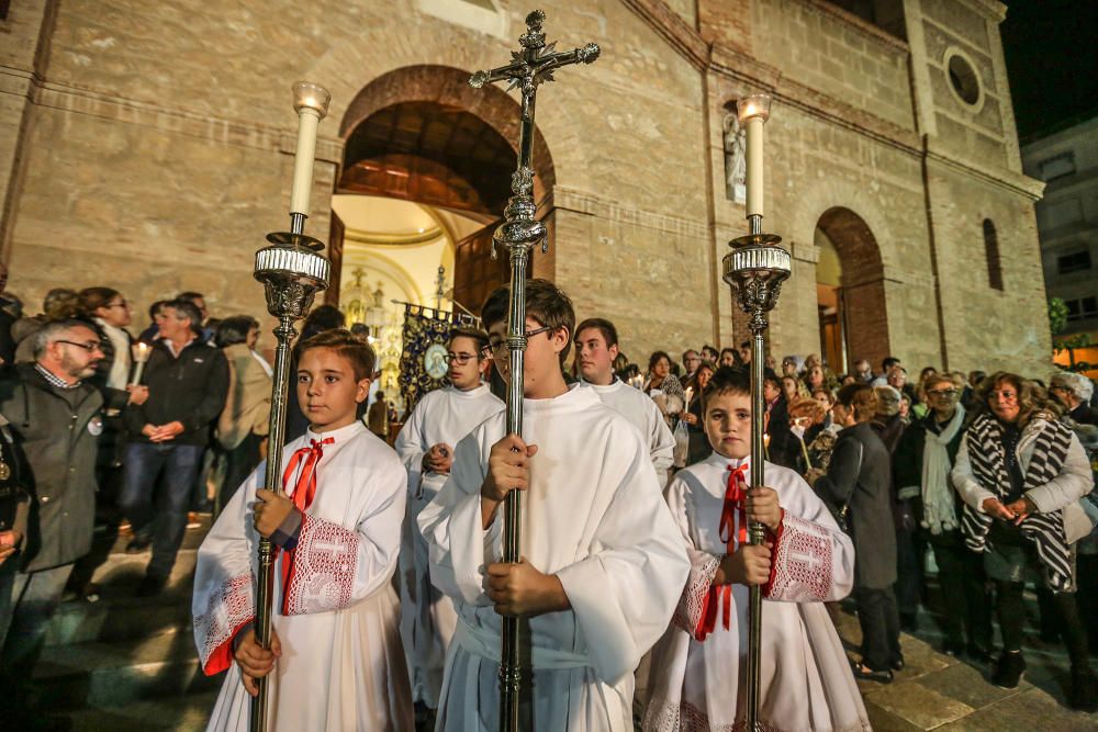 La Inmaculada Concepción protagoniza la tradicional procesión en Torrevieja.