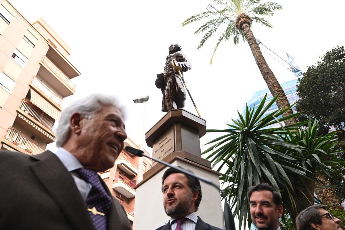 Así es la recién inaugurada escultura en Elche en honor a Jorge Juan