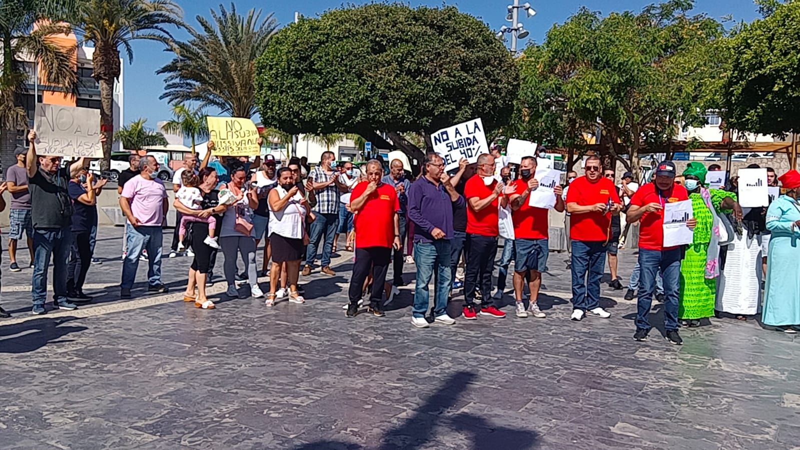 Cacerolada de los mercadilleros en Arguineguín