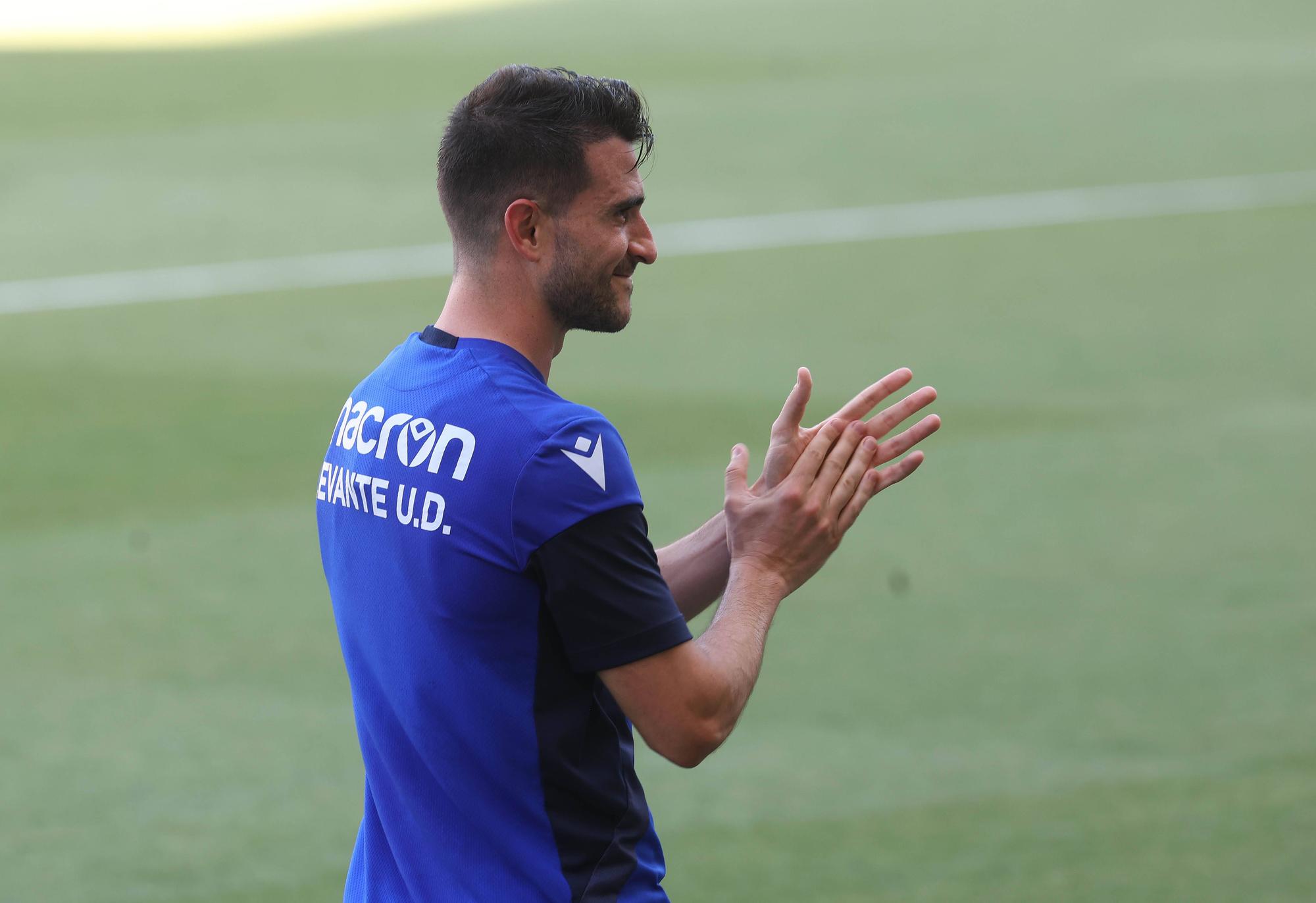 Ambiente de Primera en el entrenamiento a puertas abiertas