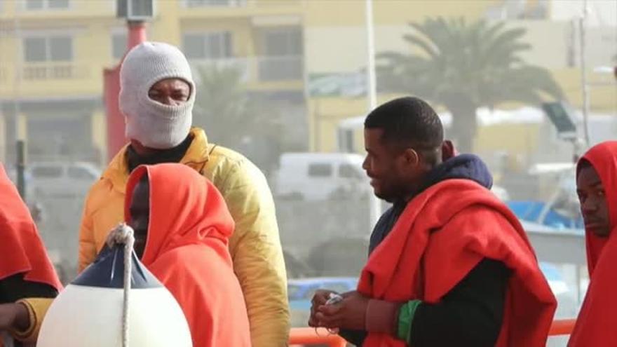 Rescatan a 86 migrantes a la deriva en dos botes en aguas canarias