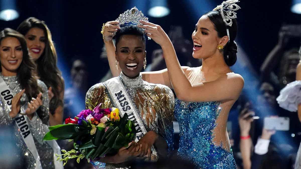 La sudafricana Zozibini Tunzi gana el concurso Miss Universo 2019.