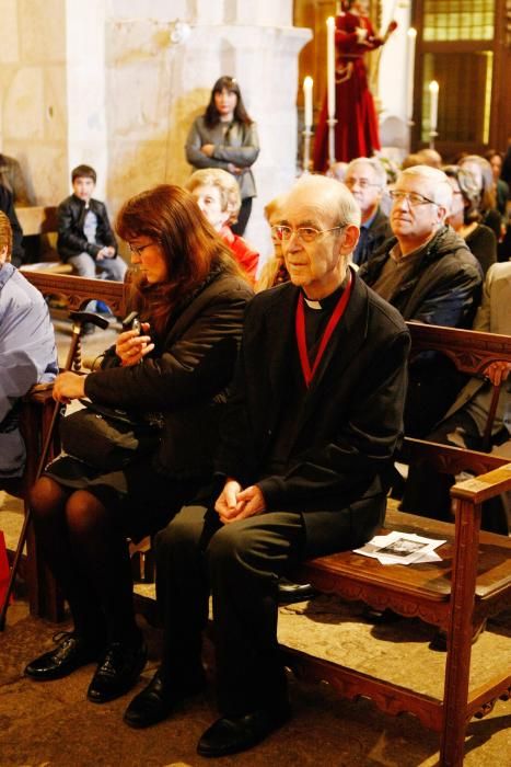 Medalla de honor al sacerdote Plácido Isidro