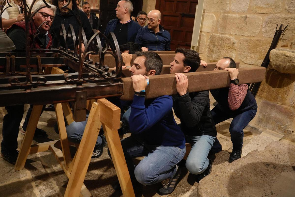 GALERÍA | Así prepara el Espiritu Santo la procesión del Viernes de Dolores en Zamora